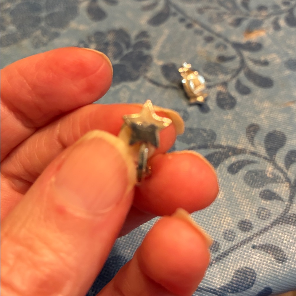 Claire’s Clip on Silver Star Earrings with White Cushion Backs - Picture 2 of 5